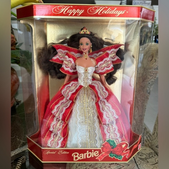 Barbie✨❤️💛1997 Holiday Special Edition Doll with Red and Gold Gown